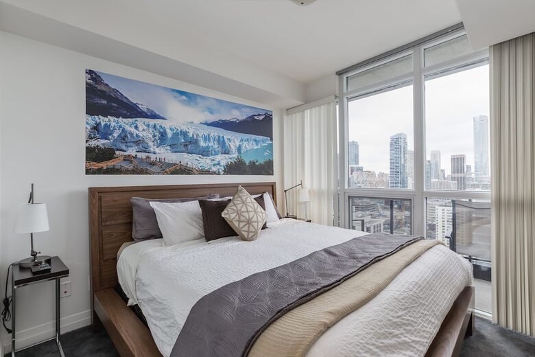 Quickstay - Incredible Downtown Condo (Yonge & College)