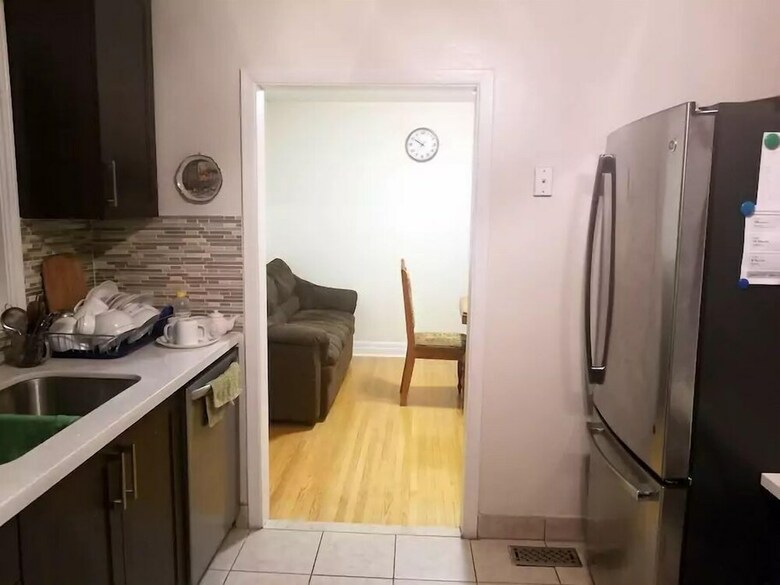 Hotel A1-private Up To 3 - Finch West Subway