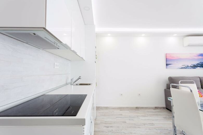 1107. Bright Modern Apartment With Spectacular Sea Views