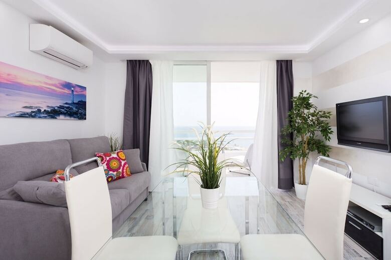 1107. Bright Modern Apartment With Spectacular Sea Views