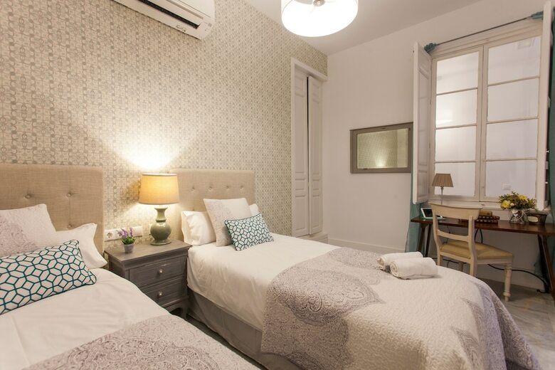 Apartamentos Living4malaga Aduana Presidential