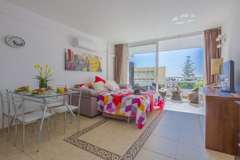 307. Bright Apartment, Sea View, Wifi, Air Conditioning!