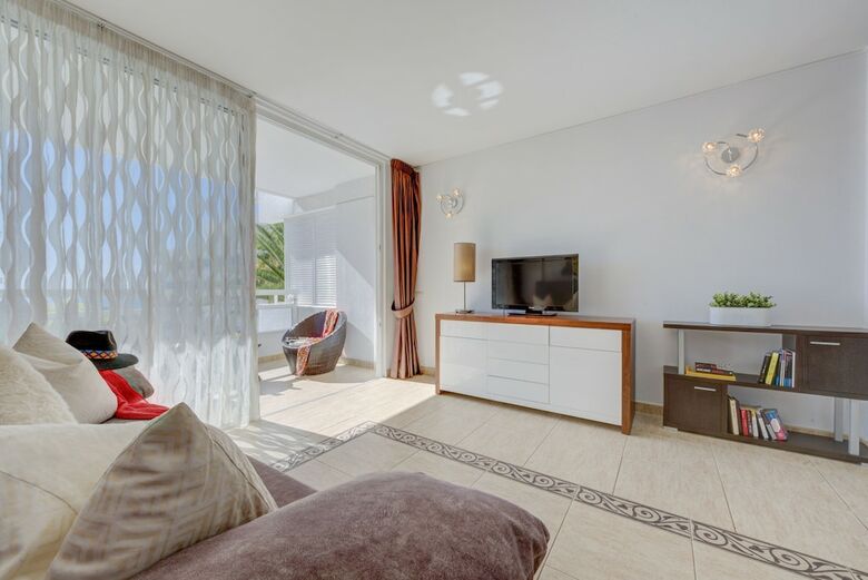 307. Bright Apartment, Sea View, Wifi, Air Conditioning!