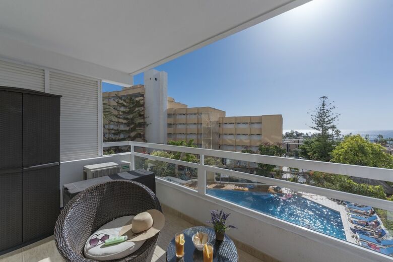 307. Bright Apartment, Sea View, Wifi, Air Conditioning!
