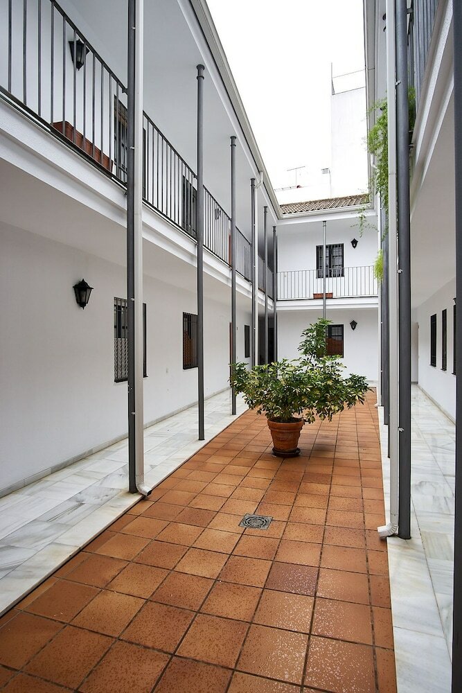 Apartamentos Monsalves Courtyard By Valcambre