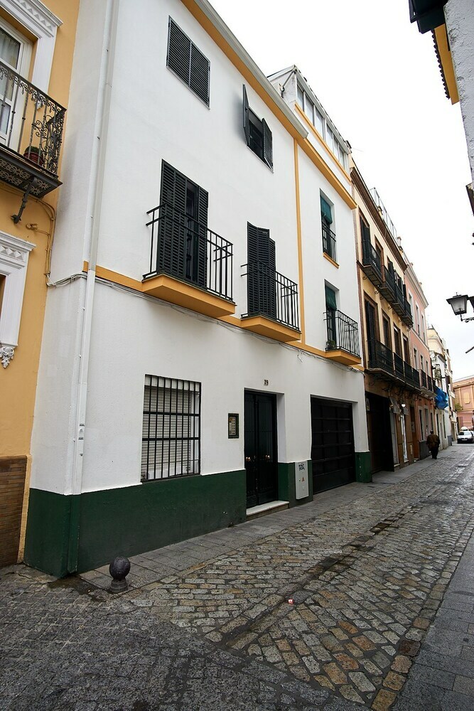 Apartamentos Monsalves Courtyard By Valcambre