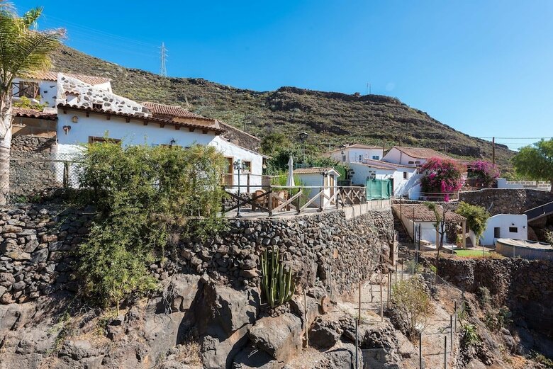 Romantic Cottage In A Beautiful Hamlet