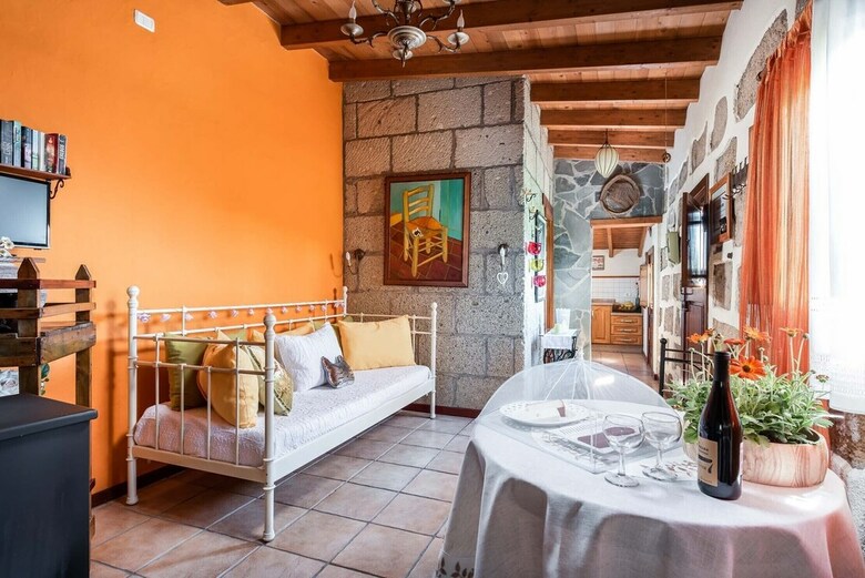 Romantic Cottage In A Beautiful Hamlet