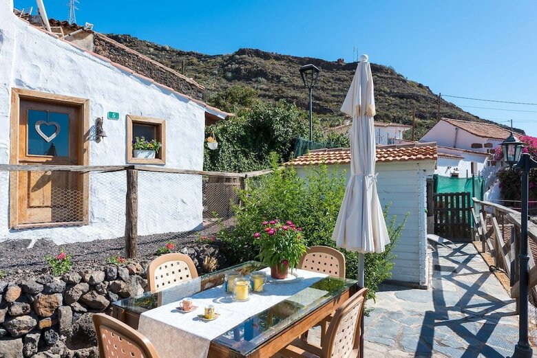 Romantic Cottage In A Beautiful Hamlet