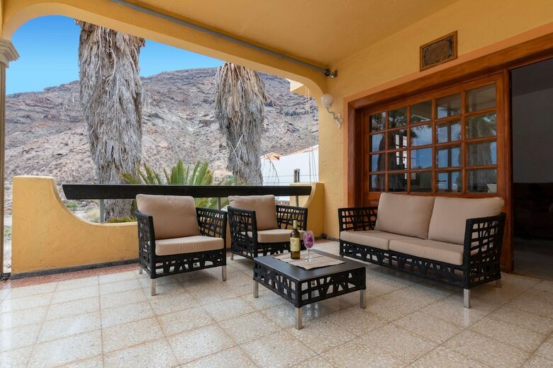 Casa de Vacaciones Con Piscina Compartida En Mog�n IV