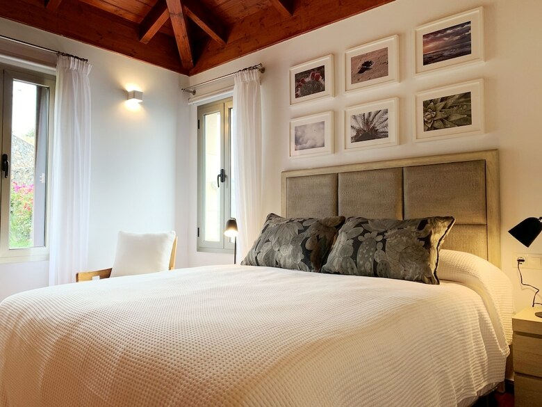 Villa Prime Sea Mountain Views Home With Pool