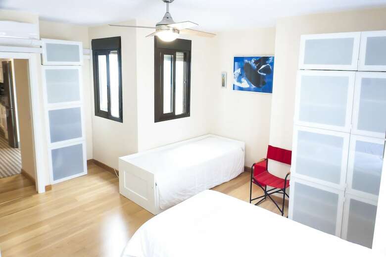 Apartamentos Rodrigo Triana Courtyard By Valcambre