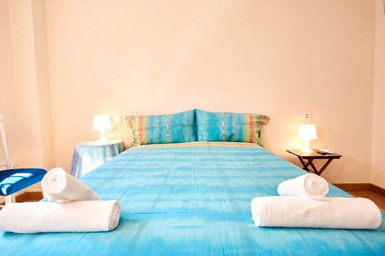 Apartamentos Rodrigo Triana Courtyard By Valcambre