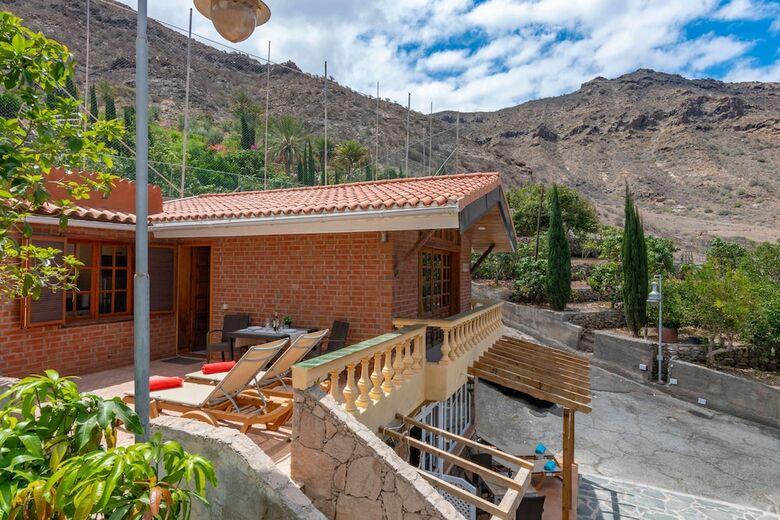 Casa de Vacaciones Con Piscina Compartida En Mog�n II