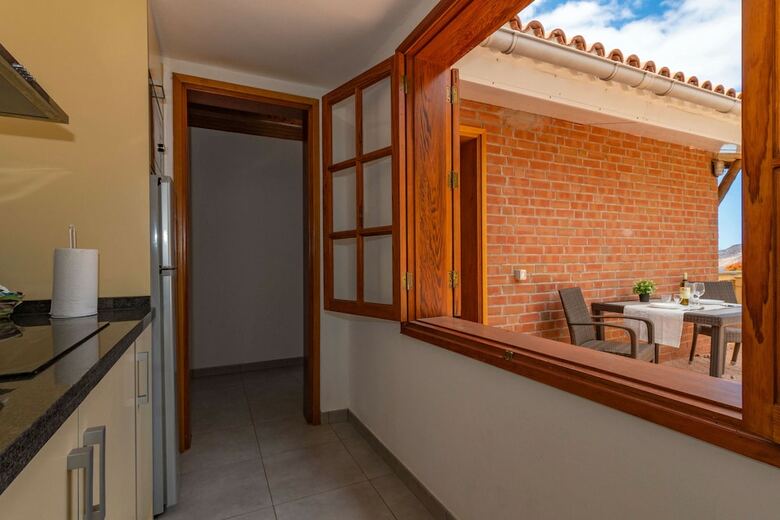 Casa de Vacaciones Con Piscina Compartida En Mog�n II
