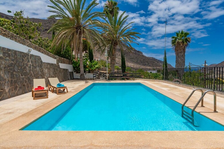Casa de Vacaciones Con Piscina Compartida En Mog�n II