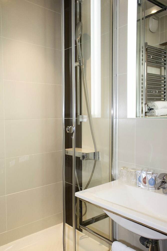 Hotel Kyriad Lyon Est - Bron Eurexpo Le Cottage