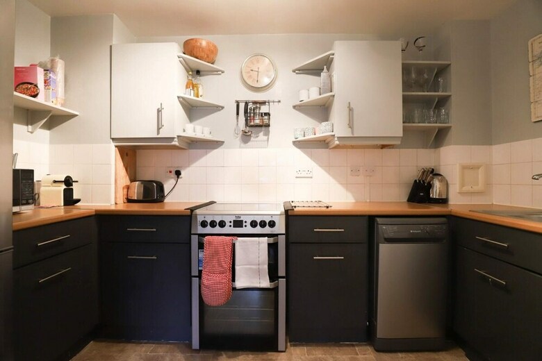 Apartamentos Cosy One-bed In Fabulous Location!