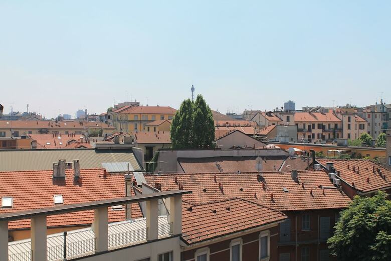 Hotel Mozart(.)