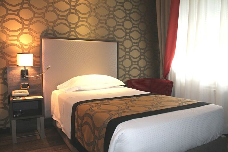 Hotel Mozart(.)