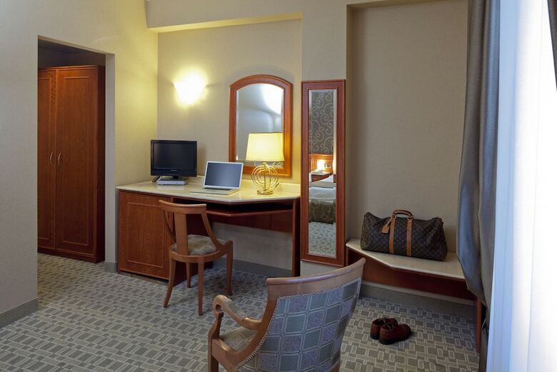 Hotel Mozart(.)