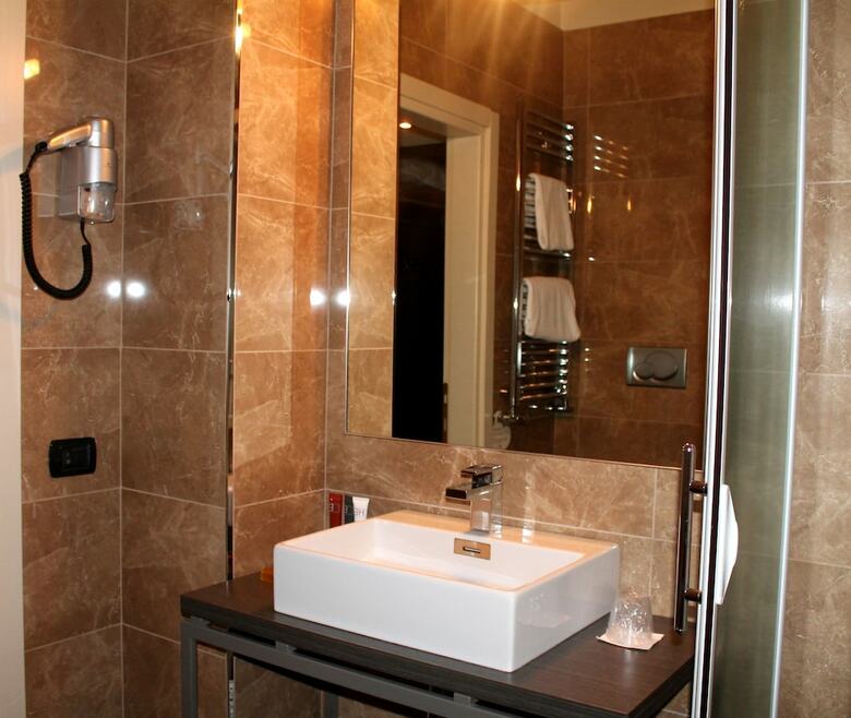 Hotel Mozart(.)
