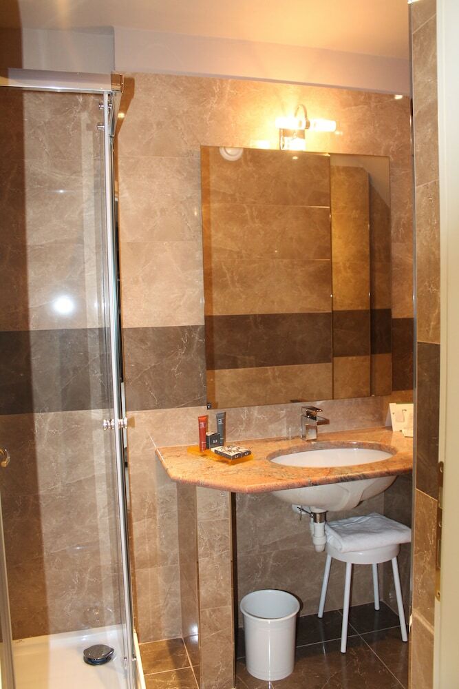 Hotel Mozart(.)