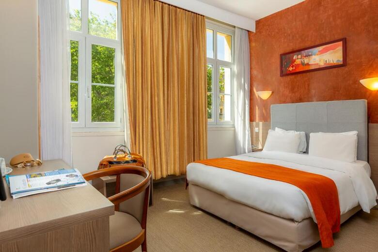 Hotel Kyriad Avignon (.)