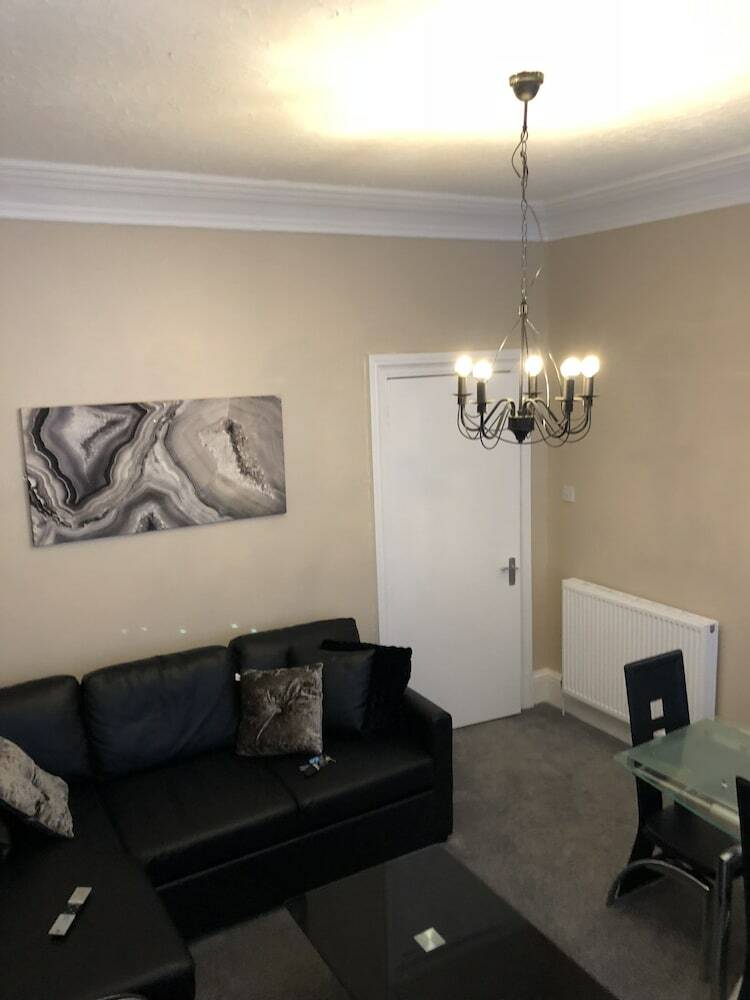 Ground Floor Apartment Near Gla Airport