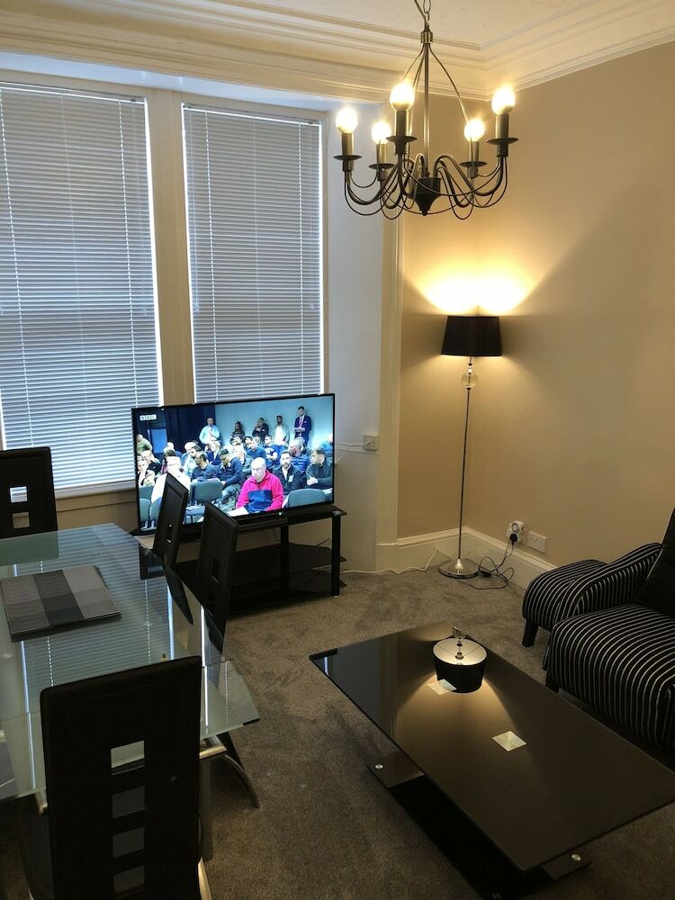 Ground Floor Apartment Near Gla Airport