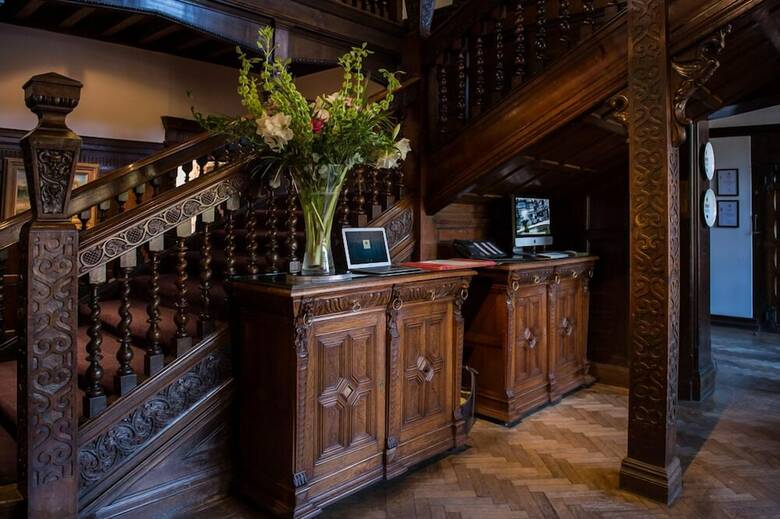 Hillbark Hotel