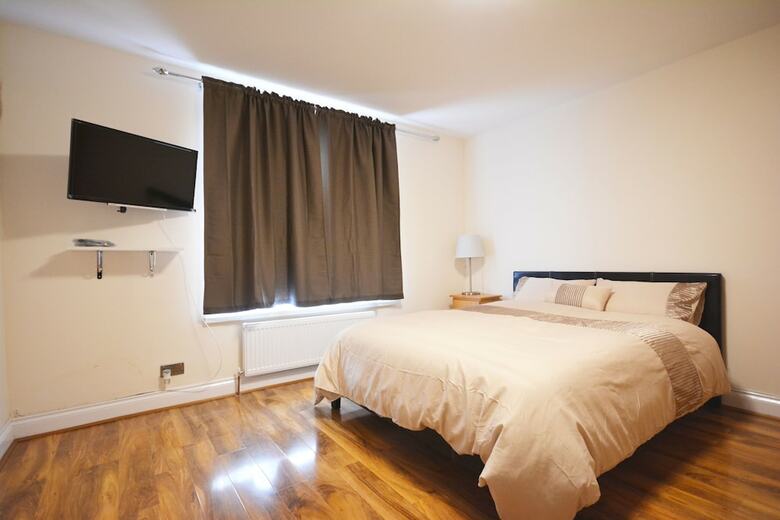 Hostal London Luxury 7 Bedroom Holiday Let