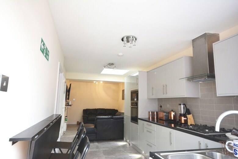 Hostal London Luxury 7 Bedroom Holiday Let