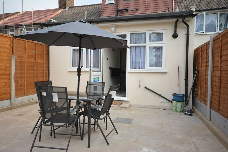 Hostal London Luxury 7 Bedroom Holiday Let