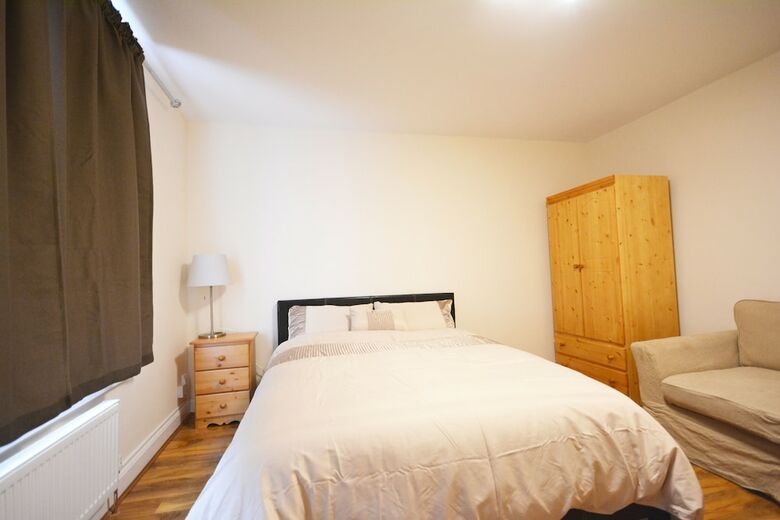Hostal London Luxury 7 Bedroom Holiday Let