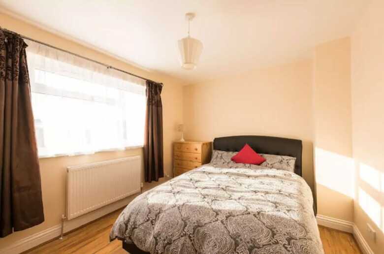 Hostal London Luxury 7 Bedroom Holiday Let