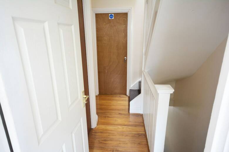 Hostal London Luxury 7 Bedroom Holiday Let
