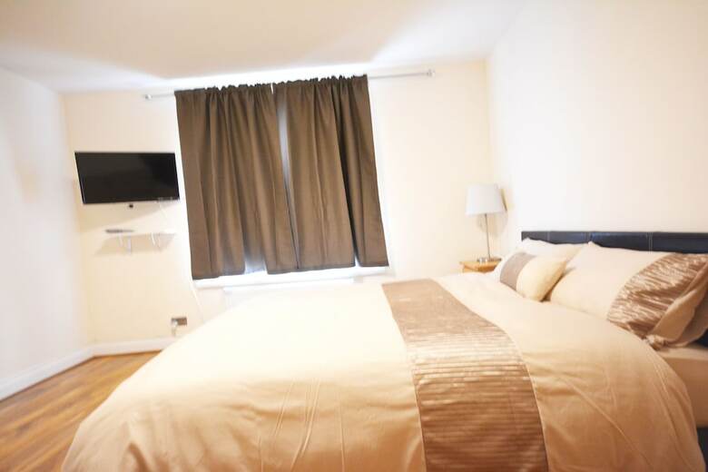 Hostal London Luxury 7 Bedroom Holiday Let