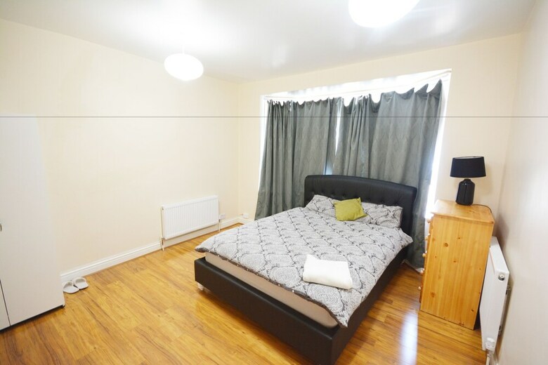 Hostal London Luxury 7 Bedroom Holiday Let