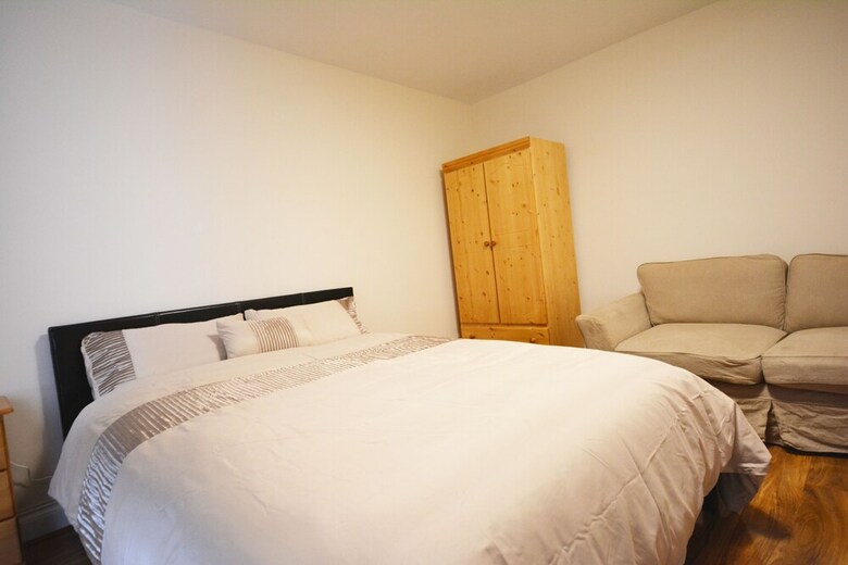 Hostal London Luxury 7 Bedroom Holiday Let