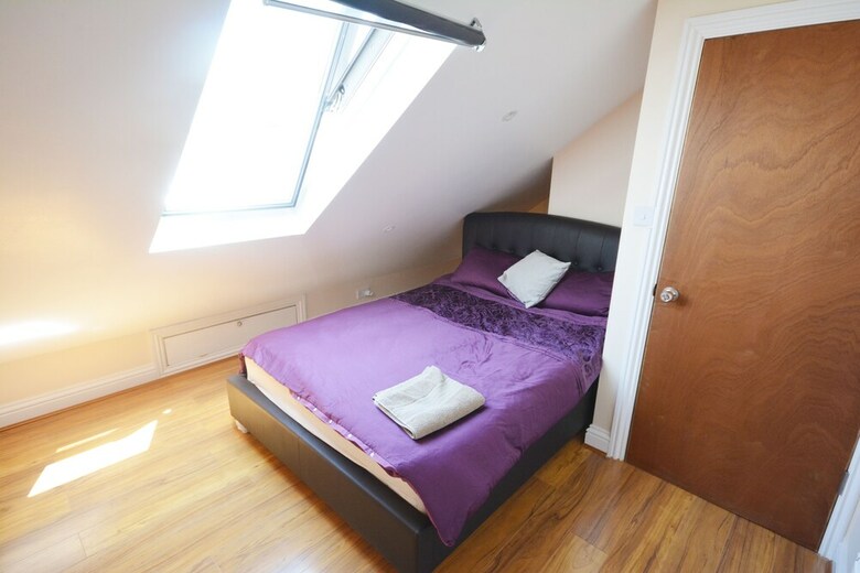 Hostal London Luxury 7 Bedroom Holiday Let