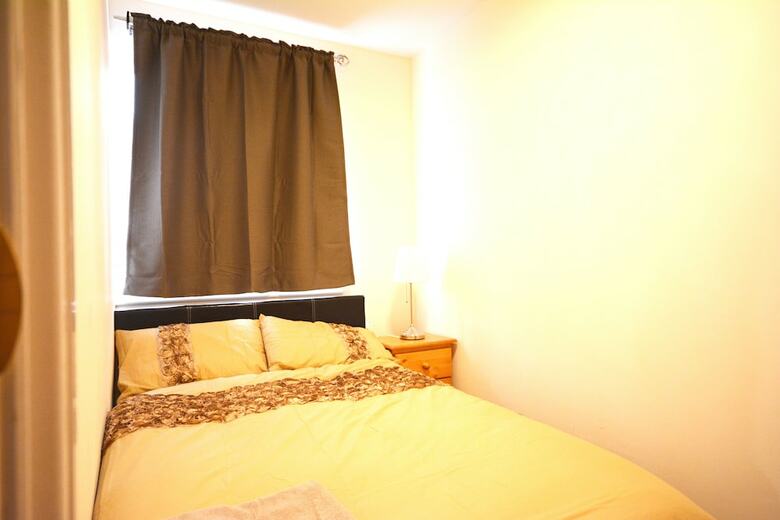 Hostal London Luxury 7 Bedroom Holiday Let