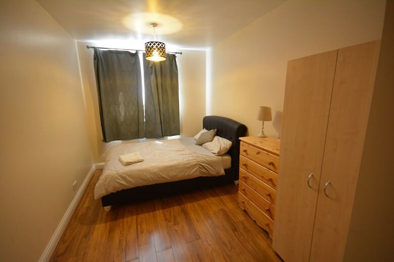 Hostal London Luxury 7 Bedroom Holiday Let