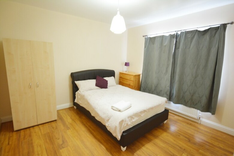 Hostal London Luxury 7 Bedroom Holiday Let