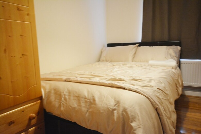 Hostal London Luxury 7 Bedroom Holiday Let