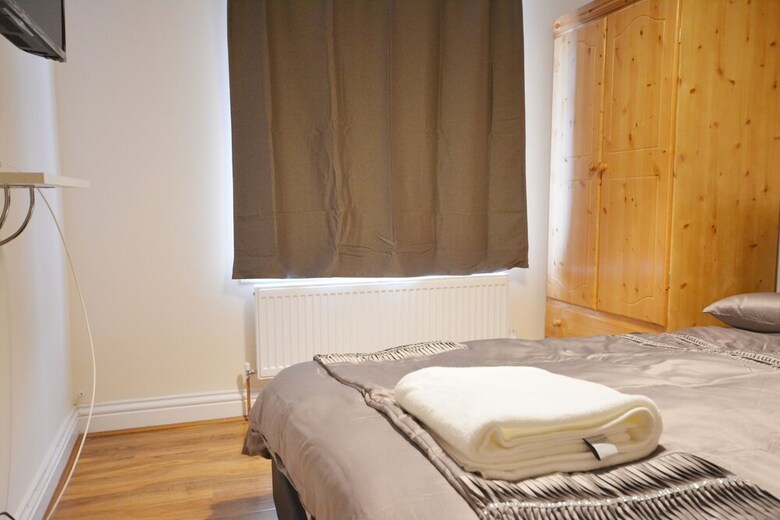 Hostal London Luxury 7 Bedroom Holiday Let