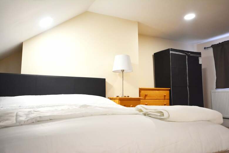 Hostal London Luxury 7 Bedroom Holiday Let