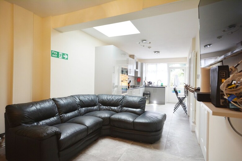 Hostal London Luxury 7 Bedroom Holiday Let