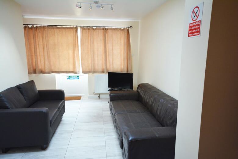 Hostal London Luxury 7 Bedroom Holiday Let
