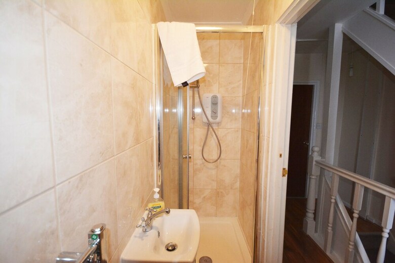 Hostal London Luxury 7 Bedroom Holiday Let